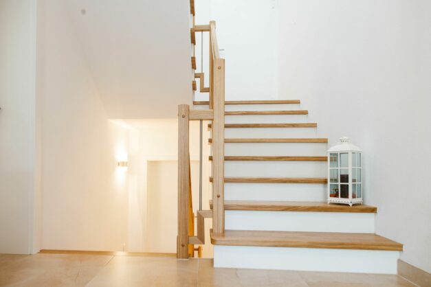 Treppe mit Holz verkleidet
