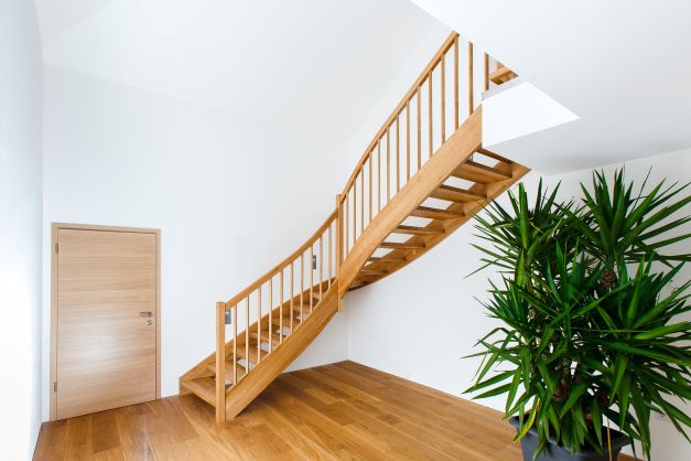 Freitragende Moderne Stiege aus Holz