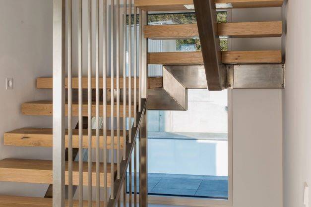 Treppe mit Holm
